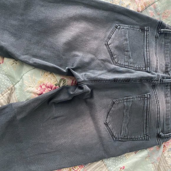 Jeans with flower embroidery - Picture 4 of 4